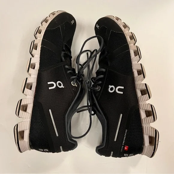 On Running On Cloud Sneakers - Classic Black and White Size 7.5 - Picture 7 of 13